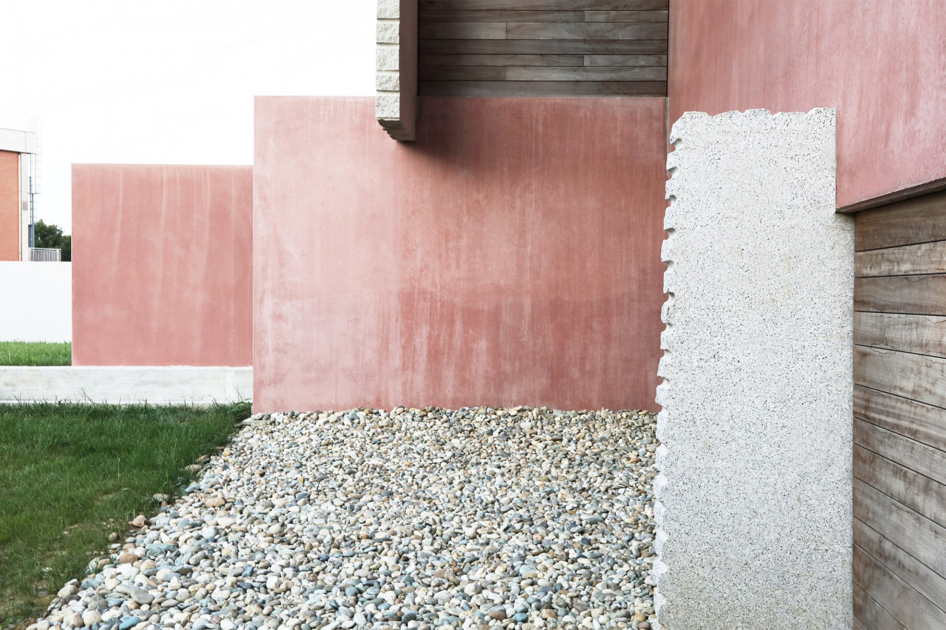 Houses of Cards, Cat House, Elastico Farm