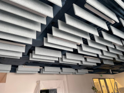 TJ ARCHITEKTI navrhli rekonstrukci kancelářským prostor letecké společnosti Lufthansa, použity byly akustické panely ACUTEC