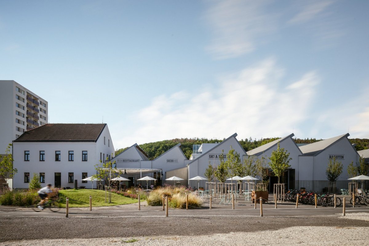 Přestavba Vindyšovy továrny na Ski a Bike Centrum Radotín, VLLNNA + Martin Duba studio/ Ing. arch. Petr Šindelář, Ing. arch. Martin Duba, Ing. arch. Hana Davidová
