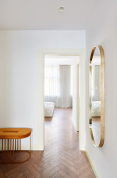 Byt s tajnou koupelnou, Markéta Bromová, Lenka Míková