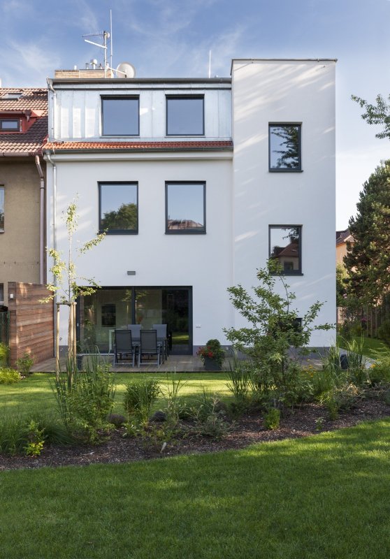 Řadový dům v Praze Liboci od ateliéru Stempel & Tesar architekti