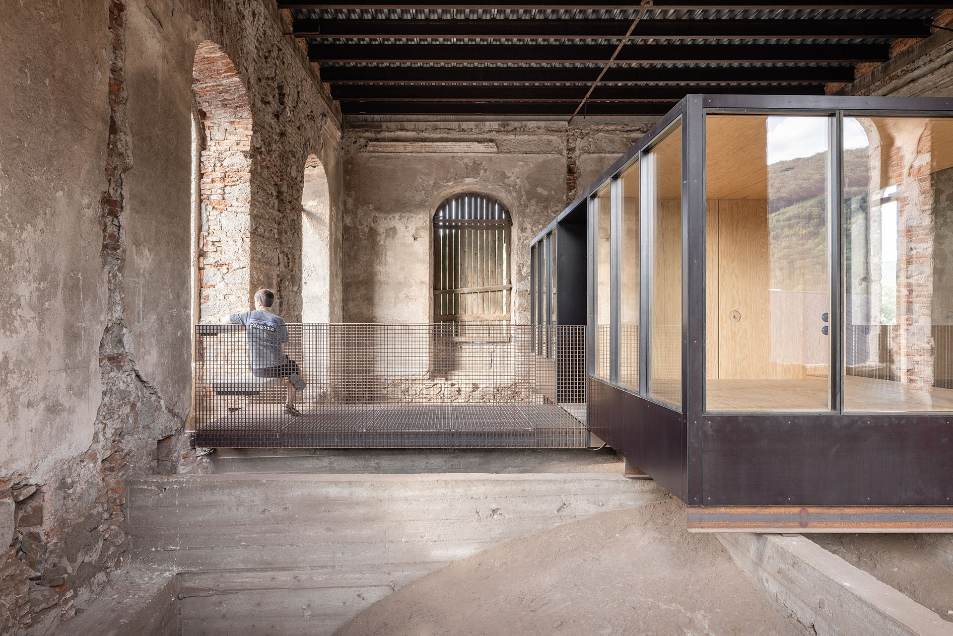 Buňky Jelšava - projekt občanského sdružení Čierne diery a architektů Petera Lényi, Ondreje Marka, Mariána Luckého a Lenky Borecké.