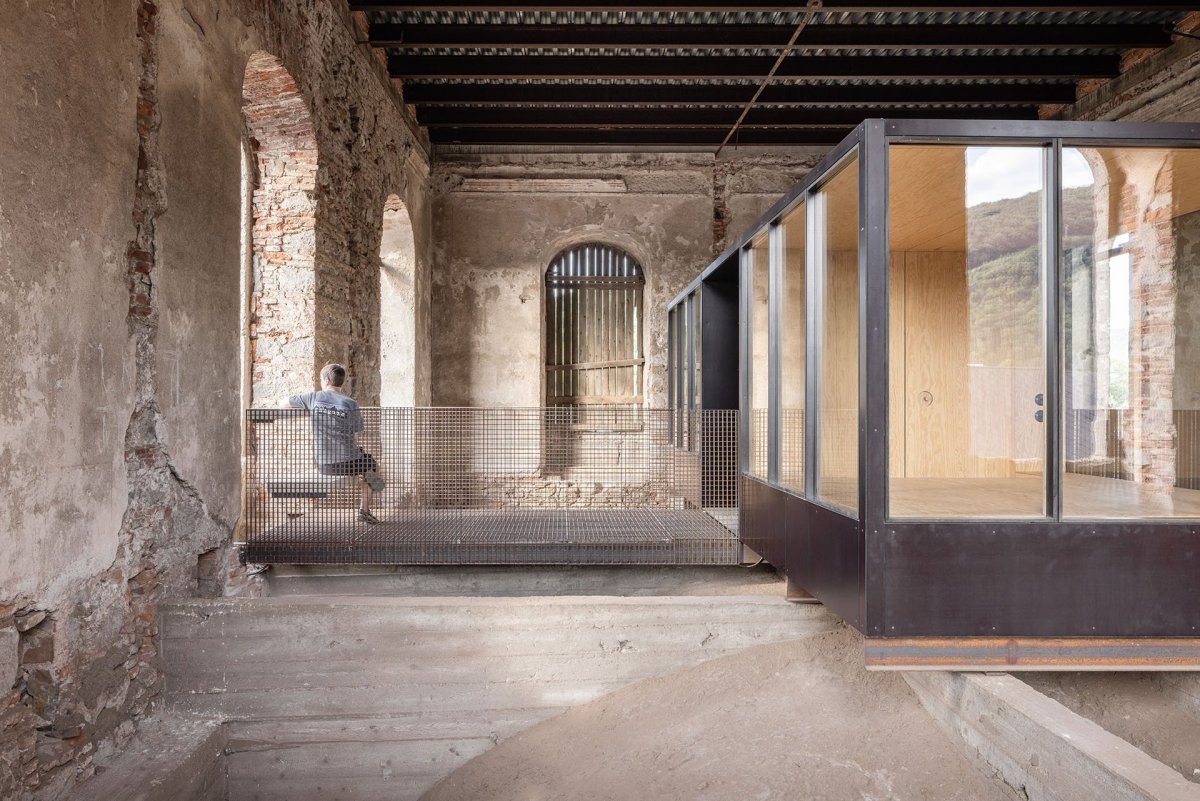 Buňky Jelšava - projekt občanského sdružení Čierne diery a architektů Petera Lényi, Ondreje Marka, Mariána Luckého a Lenky Borecké.
