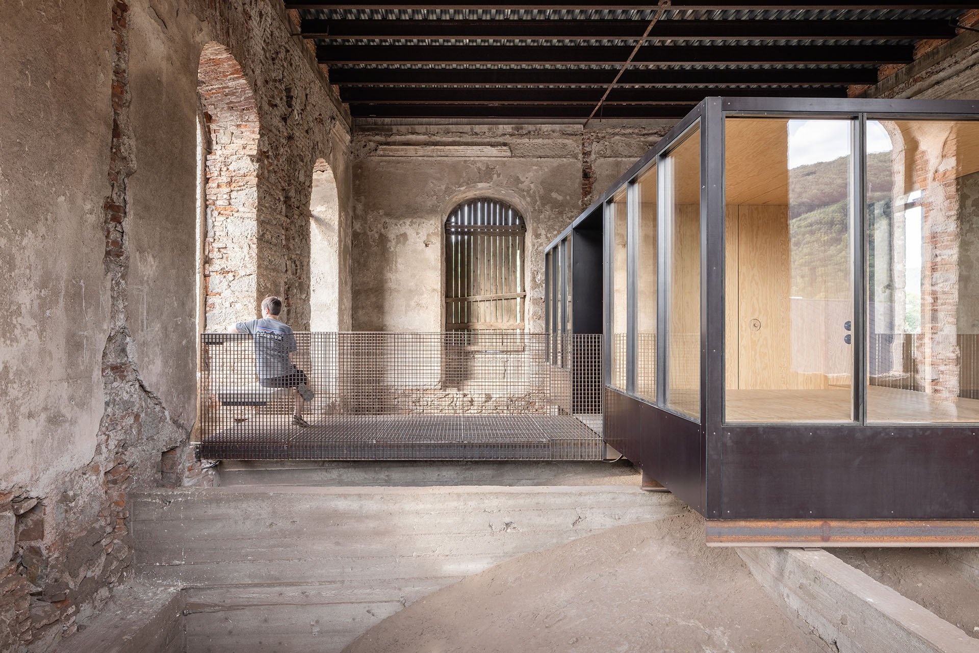 Buňky Jelšava - projekt občanského sdružení Čierne diery a architektů Petera Lényi, Ondreje Marka, Mariána Luckého a Lenky Borecké.