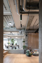 Přestavba budovy na sídlo firmy Raynet v Ostravě-Porubě od studia Ark