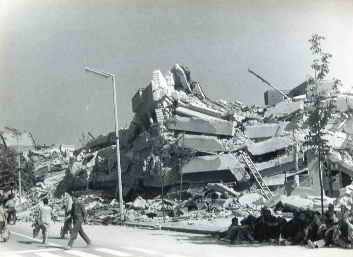 Během několikavteřinového zemětřesení padlo 75 procent všech domů ve Skopje
