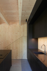 Dům v Říčanech, ateliér Hajný: kuchyně