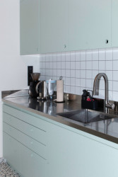 Kuchyně (Interiér domu v Lysolajích, Amulet architekti)