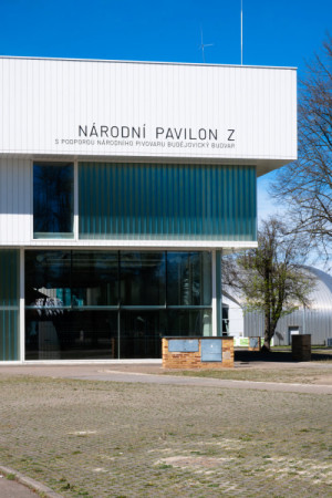 Pavilon v roce 2021 citlivě obnovil ateliér A8000. Rekonstrukce mu vrátila původní architektonickou sílu a otevřela ho novému využití.