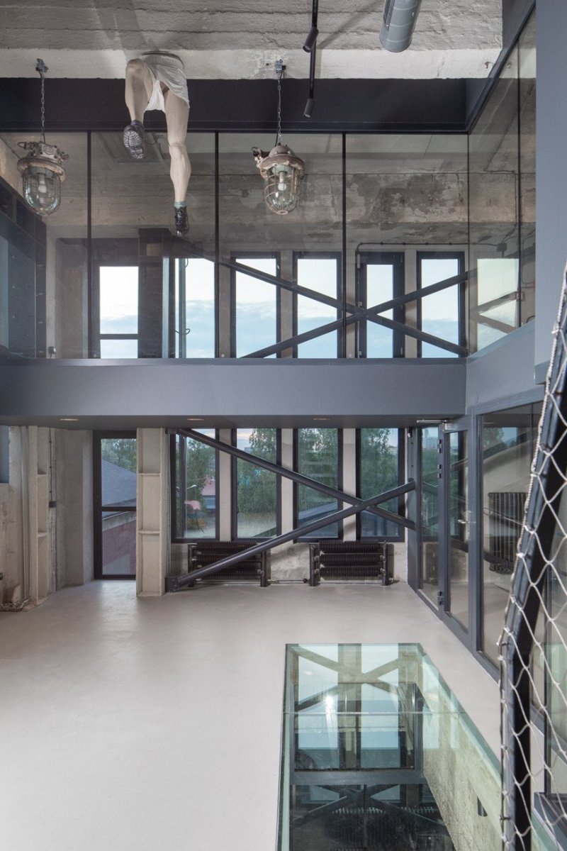 Podle Kamila Mrvy byla vzdušnost a průhlednost interiérů základní myšlenkou návrhu.- Rekonstrukce Výdušné jámy v Dolních Vítkovicích od Kamil Mrva Architects