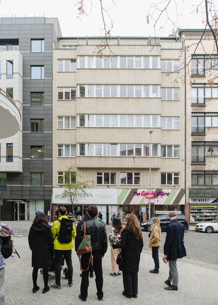 Komentované procházky architekta Jana Bureše a historika architektury Adama Štěcha odhalí svět pražských meziválečných činžovních domů.