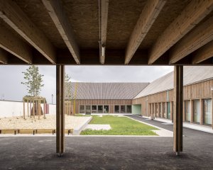 Škola ve francouzském Josnes od studia FAUN