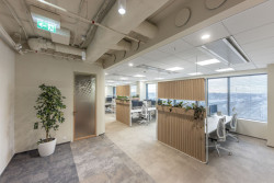 Soukromí zajišťují laťkové konstrukce se rostlinami.