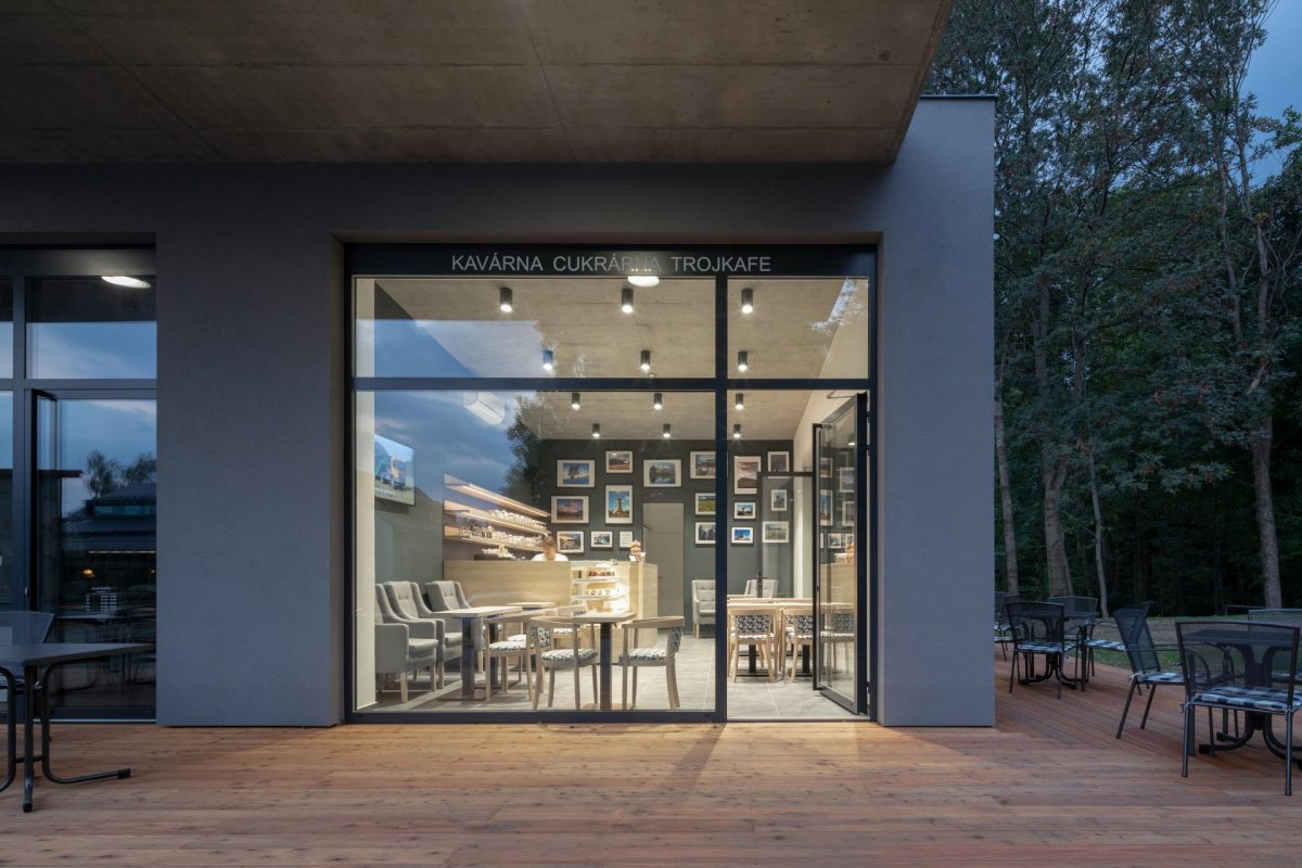 Přestavba garáží v Trojanovicích pro komerční účely, Kamil Mrva Architects © Libor Stavjaník / Studio Toast