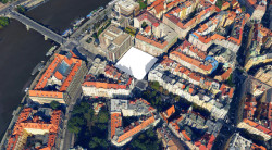 Piazzetta v Pařížské ulici 