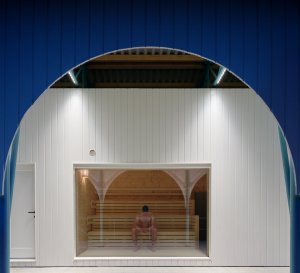 Sauna bude v provozu zřejmě od podzimu. (Zázemí Lesního koupaliště, Mjölk architekti, Marie Vondráková)