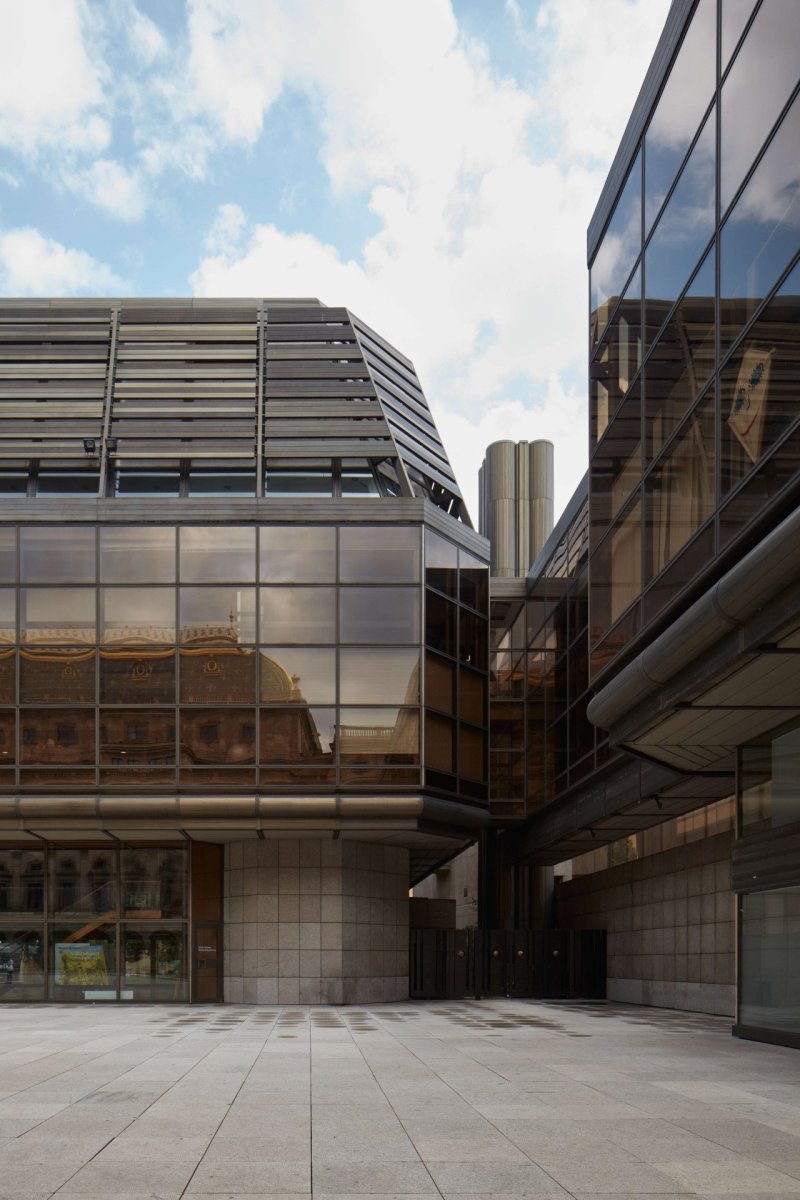 Urbanistické řešení a koncept vyzdvižení budov pochází od architekta Pavla Kupky