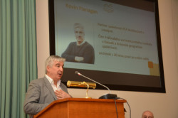 Kevin Flanagan na přednášce o dřevěných výškových budovách na MZe
