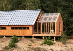 Demontovatelná chatka ANNA od nizozemského studia Caspar Schols