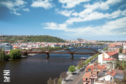 Nový železniční most s pražským hradem