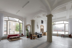 Rekonstrukce vily Heike; Christof Schubert Architekten: Některým ateliérům dominují výrazné antické sloupy