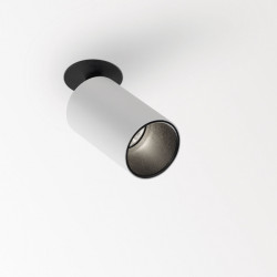 V kancelářích se nacházejí bodová svítidla Spy Clip.