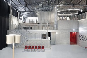 Vítězná stavba EU Mies Awards 2026 v kategorii Emerging: dočasná scéna Slovinského národního divadla; Vidic Grohar Arhitekti