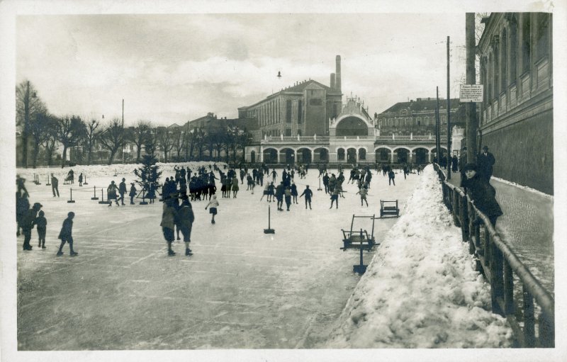 Pohled ze západní části kluziště směrem k východu - 30. léta 20. stol.. Zdroj: archiv Slezského zemského muzea