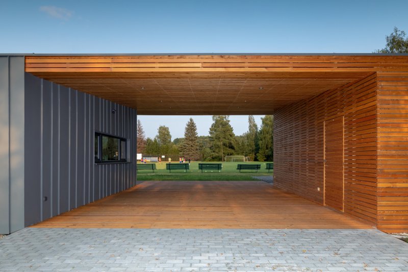 Zázemí fotbalistů TJ Vlčovice od Kamil Mrva Architects