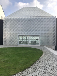 Sídlo firmy Lasvit v Novém Boru od architektonické kanceláře ov-a