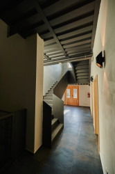 Huť Marie, Architektura s.r.o.: Jednotlivá podlaží jsou propojená novým ocelovým schodištěm