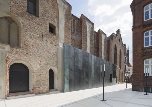 Studio Andreas Heller GmbH Architects & Designers, Evropské muzeum hanzy, pohled od hradního kláštera, foto
