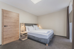 Studio Gebas realizovalo v Peci pod Sněžkou Hotel Zelený potok zahalený do dřeva.