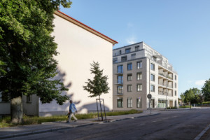 Okolní zástavba (Bytový dům Dukelská; ateliér VAS)