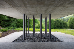 Přístavba hotelu U Holubů v Čeladné z dílny Kamil Mrva Architects