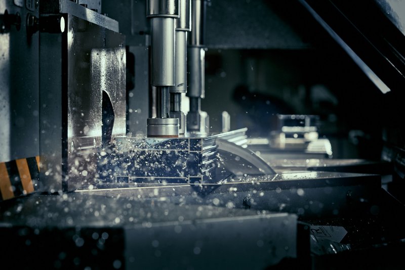 HI okna jsou produktovou značkou společnosti HINTON. Zaměřují se na kompletní dodávku a realizaci hliníkových oken, dveří a fasád