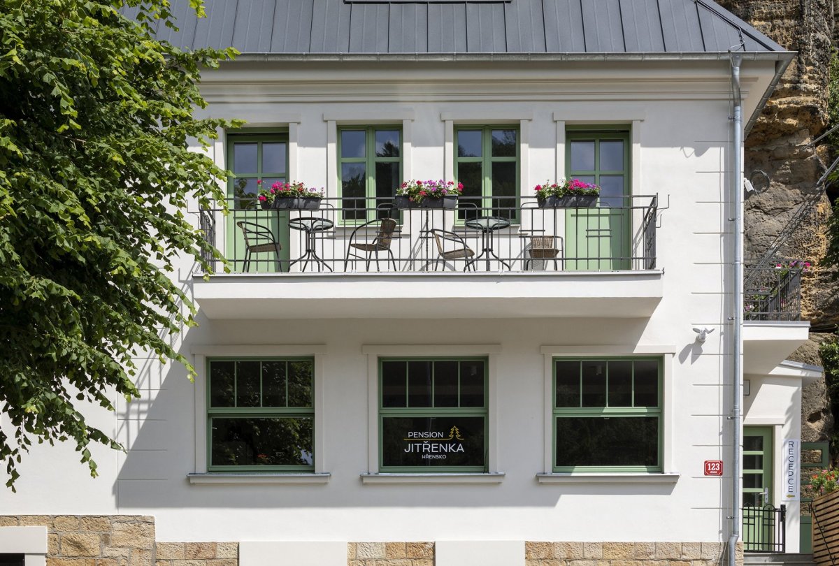 Zrekonstruovaný penzion v Hřensku od architektek z ateliéru Ykony