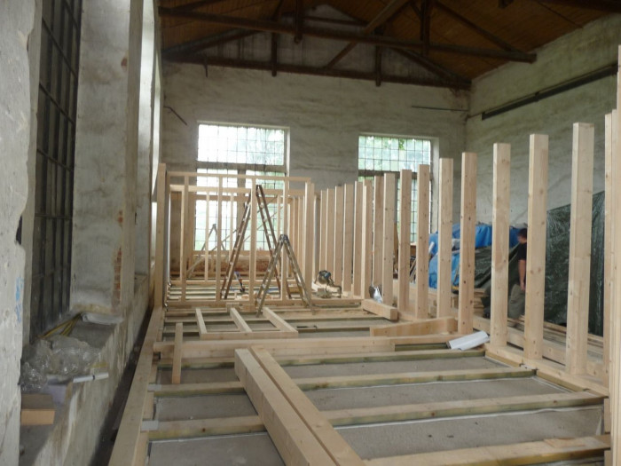 studio NEW WORK, Vestavba bytu do historické průmyslové haly, proces výstavby – foto