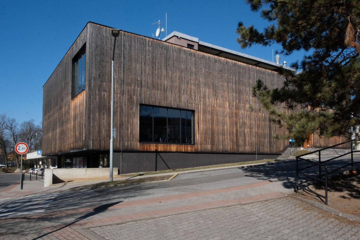 Vratislavice jsou kolébkou moderní architektury. Stojí tu kulturní centrum z pera architekta Petra Stolína.