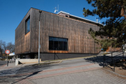 Vratislavice jsou kolébkou moderní architektury. Stojí tu kulturní centrum z pera architekta Petra Stolína.