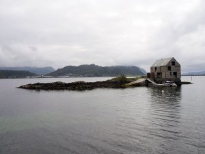 Knut Hjeltnes AS Sivilarkitekter MNAL, chata na osrůvku Sildegarnsholmen, pohled ze severovýchodu, foto