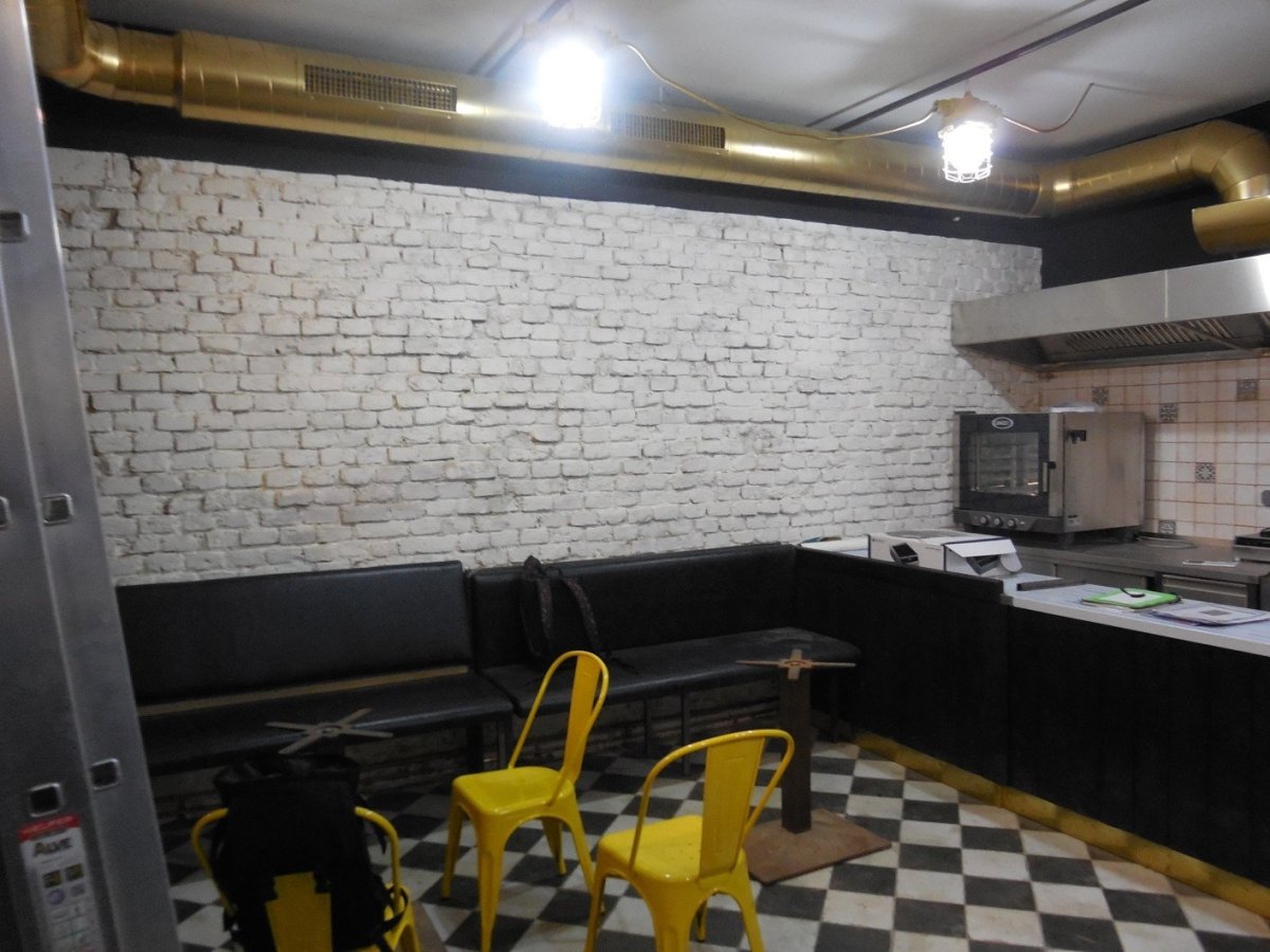 Bistro a rotisserie Kro Kitchen, původní stav, NEUHÄUSL HUNAL.