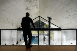 Casa NaMora v Portugalsku od Davida Bilo a Filipe Pina