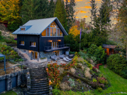 3K Architects zrekonstruovali rekreační chatu na Benešovsku na pozemku s ojedinělým severským rázem