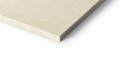 Hrubá struktura povrchu desek, podobná pískovcové skále, dodává vzhledu fasádních obkladů robustnost a autentický vzhled přírodního materiálu, foto