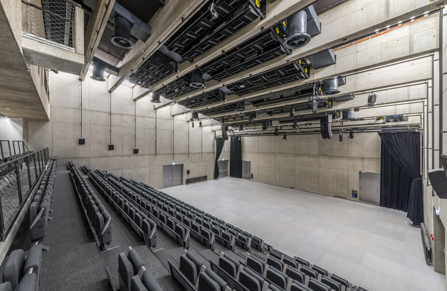 Víceúčelový sál DOX+, Petr Hájek ARCHITEKTI