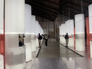 Podle Schumachera jako jediný čínský pavilon představoval architekturu. Ano, na 100 nepříliš zajímavých modelech v hi-tech depresivním interiéru.