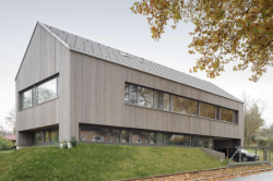 Hanghaus v Linci byl nominován v rakouské soutěži 50 nejlepších rodinných domů a získal cenu publika „OÖ Holzbaupreis 2022“