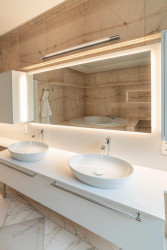 Rekonstrukce koupelny v pražském rodinném domě od designérského studia Revír