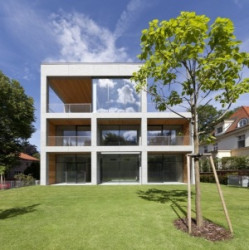 Olgoj Chorchoj postavili hybrid mezi vilou a bytovým domem